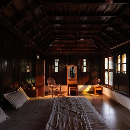 Mountde Kumarakom Exteriör bild